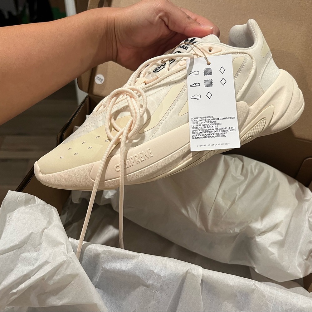 Adidas ozelia BRAND NEE
